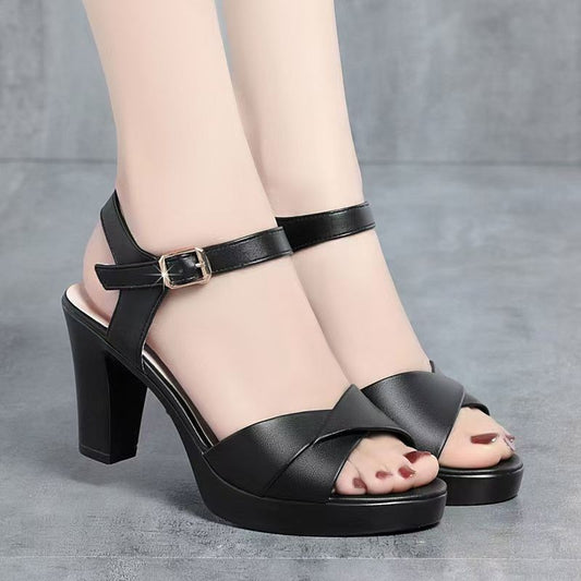 Sandales à talon élégantes avec bride à la cheville ✨