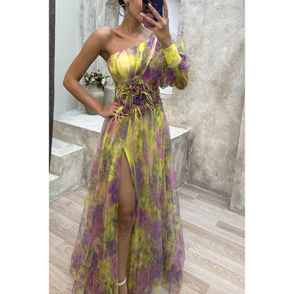 **Robe Élégante Asymétrique à Détail Floral** ✨