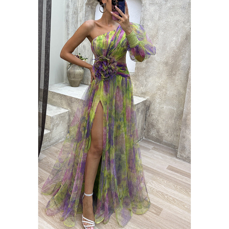**Robe Élégante Asymétrique à Détail Floral** ✨